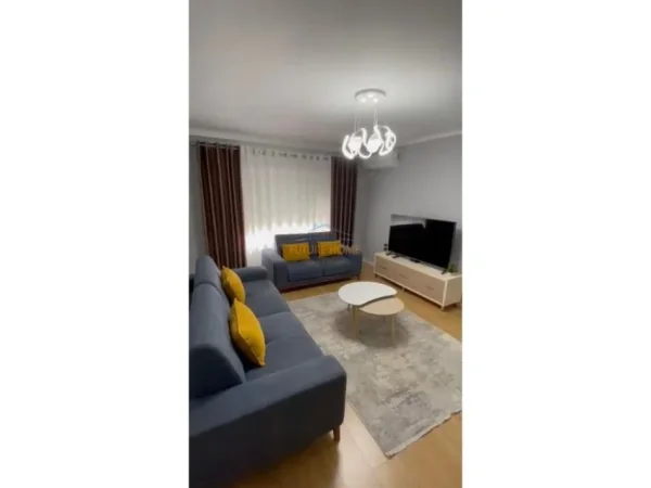 Tirane, jepet me qera apartament 2+1 Kati 4, 90 m² 700 € 