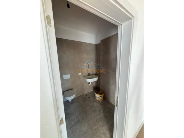 Tirane, jepet me qera ambjent biznesi Kati 2, 99 m² 900 € 