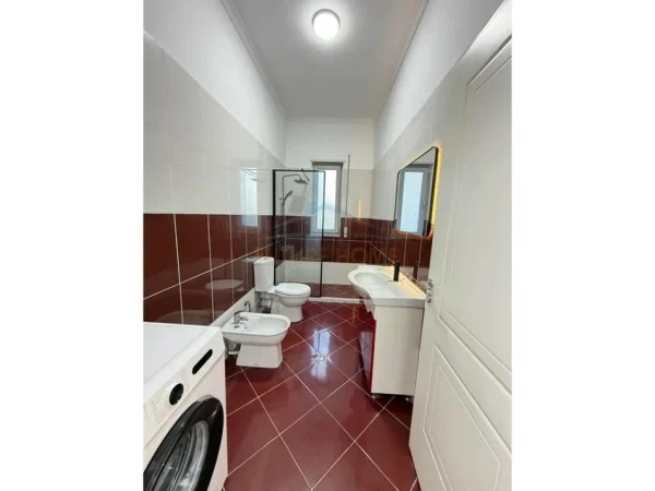 Shqiperi, shitet apartament 1+1 Kati 1, 95 m² 169.000 € (Unaza e Re)