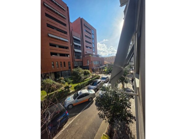 Tirane, jepet me qera ambjent biznesi Kati 2, 100 m² 950 € (Asim Vokshi, prane Hipotekes)