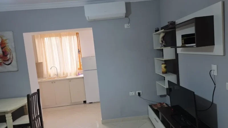 Tirane, jepet me qera shtepi 2+1 Kati 1, 70 m² 450 € (Xhamllik prane Shkolles Hasan Prishtina)