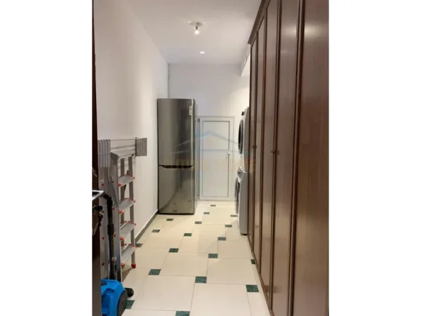 Tirane, jepet me qera apartament 2+1+2 Kati 2, 100 m² 1.200 € (LIQENI I THATE , Kompleksi FZ)