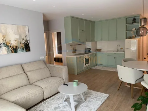 Tirane, jepet me qera apartament 2+1+2 Kati 2, 100 m² 1.200 € (LIQENI I THATE , Kompleksi FZ)