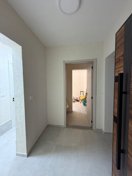 Tirane, jepet me qera zyre Kati 0, 40 m² 450 € (Rr. Muhamet gjollesha te Mozaiku)