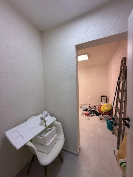 Tirane, jepet me qera zyre Kati 0, 40 m² 450 € (Rr. Muhamet gjollesha te Mozaiku)