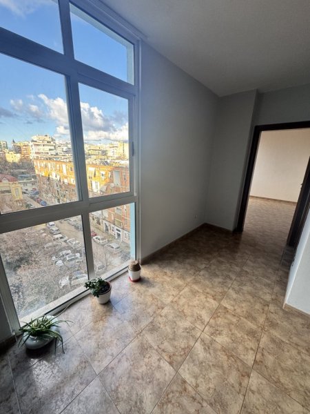 Tirane, jepet me qera zyre Kati 5, 80 m² 650 € (Ish Ekspozita)
