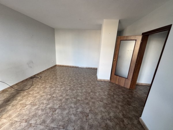 Tirane, jepet me qera zyre Kati 5, 80 m² 650 € (Ish Ekspozita)