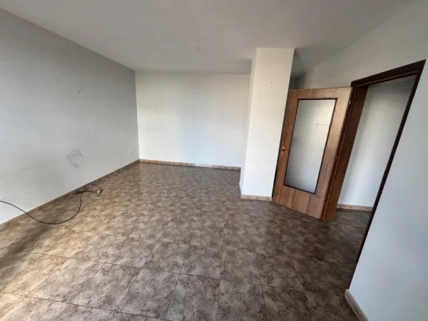 Tirane, jepet me qera zyre Kati 5, 80 m² 650 € (Ish Ekspozita)