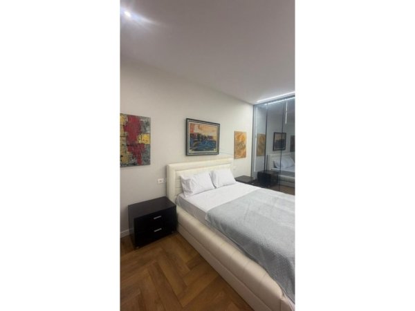 Tirane, jepet me qera apartament 2+1 Kati 5, 81 m² 1.100 € (Pazari Ri)