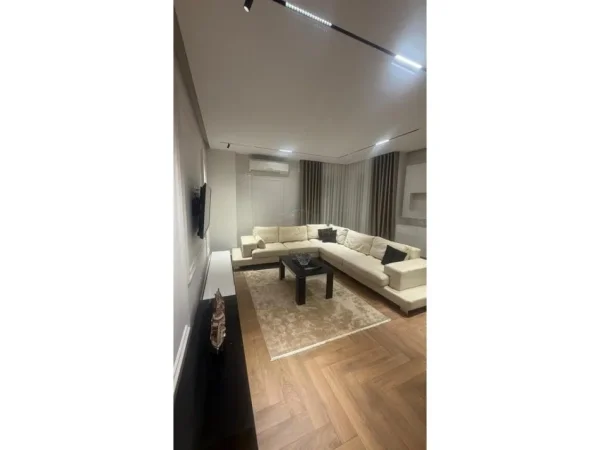 Tirane, jepet me qera apartament 2+1 Kati 5, 81 m² 1.100 € (Pazari Ri)