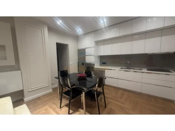 Tirane, jepet me qera apartament 2+1 Kati 5, 81 m² 1.100 € (Pazari Ri)