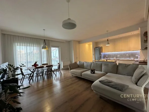 Tirane, shitet apartament 3+1 Kati 2, 124 m² 250.000 € 