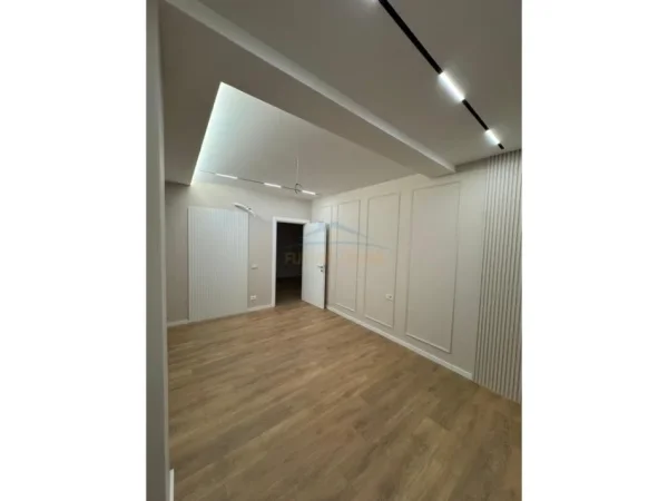 Tirane, jepet me qera apartament 2+1 Kati 5, 104 m² 1.300 € 