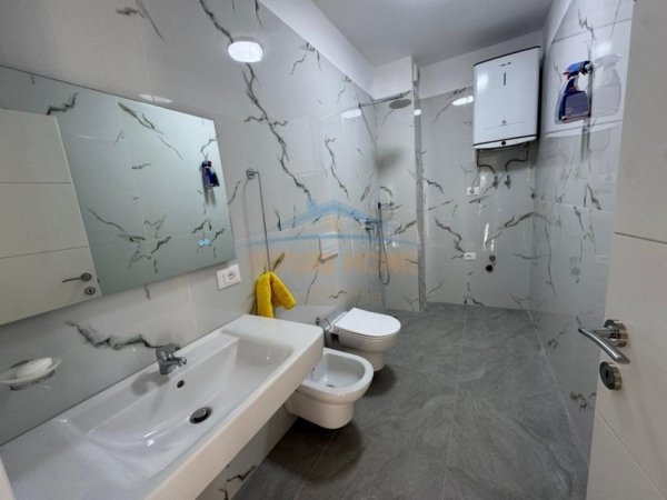 Tirane, jepet me qera apartament 1+1 Kati 4, 57 m² 400 € 