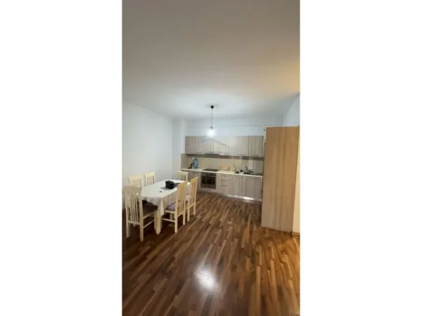 Tirane, jepet me qera apartament 2+1 Kati 6, 96 m² 650 € 