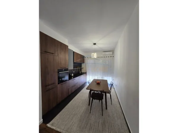 Tirane, jepet me qera apartament 2+1 Kati 3, 94 m² 1.100 € 