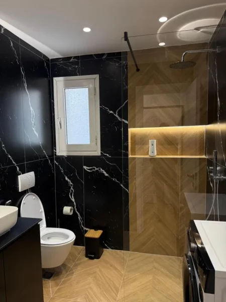Tirane, jepet me qera apartament 1+1+Ballkon Kati 2, 70 m² 1.000 € (Kopshti Zoologjik)