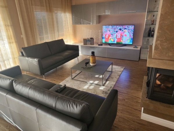 Tirane, jepet me qera Vile 3+1 , 2.000 € (MJULL BATHORE)