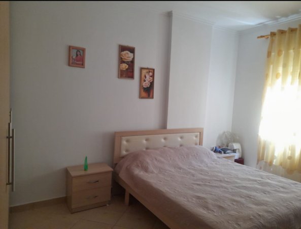 Tirane, shitet apartament 2+1+Ballkon, mundesi kredie Kati 4, 122.000 €