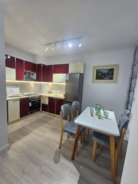 shitet apartament , 55 m² 95.000 € (misto mame)