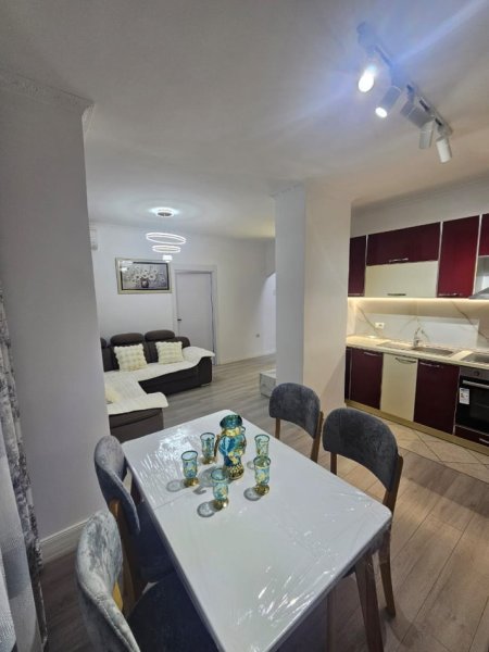 shitet apartament , 55 m² 95.000 € (misto mame)