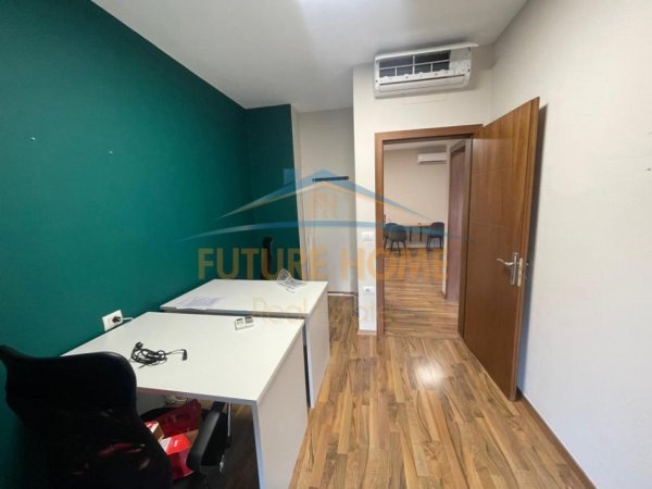 Tirane, jepet me qera ambjent biznesi Kati 2, 150 m² 1.660 € (21 DHJETORI)