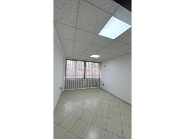 Tirane, jap me qera ambjent biznesi Kati 1, 130 m² 600 € (LAPRAKE)