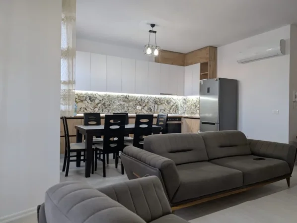 Tirane, jepet me qera apartament 2+1+Ballkon Kati 3, 92 m² 700 € (Ish fusha e Aviacionit)