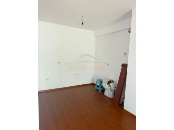 Tirane, jap me qera zyre Kati 2, 132 m² 800 € (NDRE MJEDA)