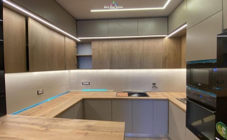 Tirane, jepet me qera apartament 2+1 Kati 7, 109 m² 1.200 € (Rruga e Dibres)