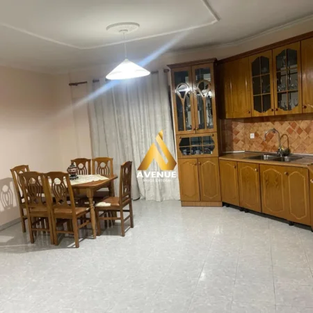 Tirane, jepet me qera apartament 2+1+Ballkon Kati 5, 90 m² 650 € (dritan hoxha)