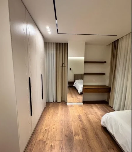 Tirane, jepet me qera apartament 2+1 Kati 4, 80 m² 900 € (OXHAKU)