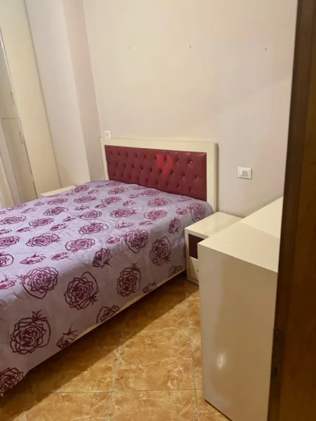 Tirane, jepet me qera apartament 2+1+Ballkon Kati 3, 100 m² 600 € (Panorama)