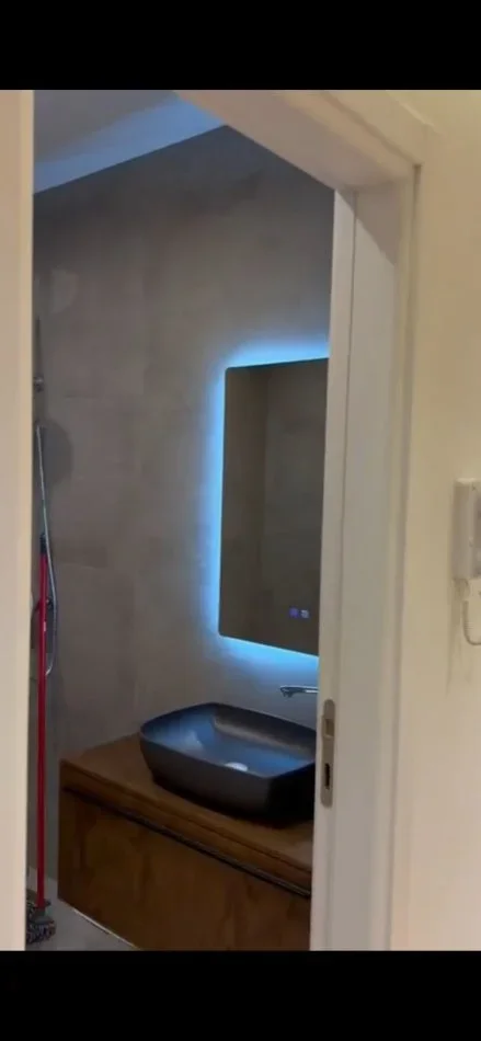 Tirane, jepet me qera apartament 1+1+Ballkon Kati 4, 50 m² 700 € (OXHAKU)