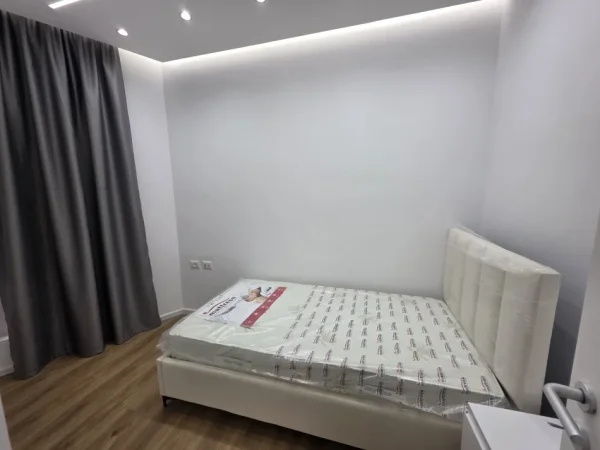 Shqiperi, jepet me qera apartament 2+1+Ballkon Kati 6, 75 m² 620 € (Me Post parkim Rezidenca Mangalem/Ali Dem)