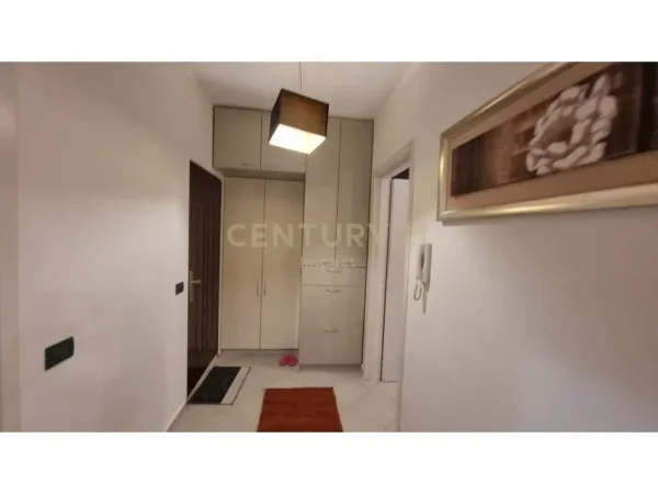 Tirane, jepet me qera apartament 1+1 Kati 5, 92 m² 500 € 