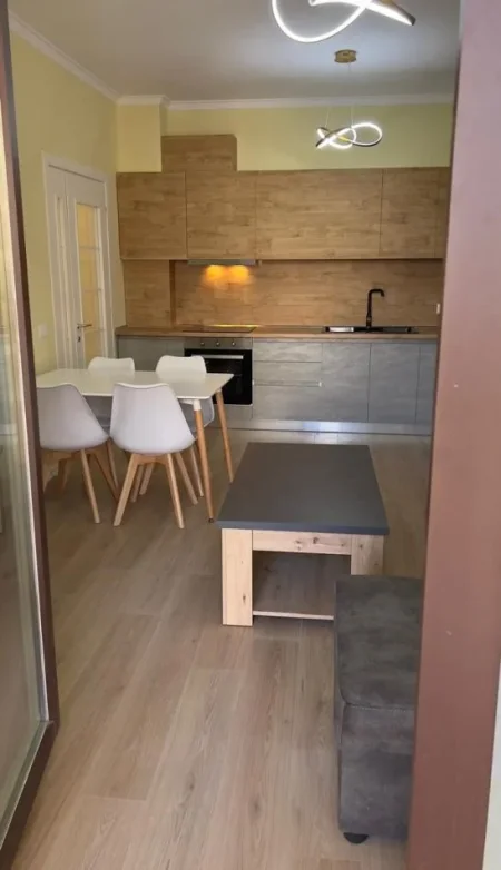 Tirane, jepet me qera apartament 2+1 Kati 4, 95 m² 550 € (Rruga 3 deshmoret)