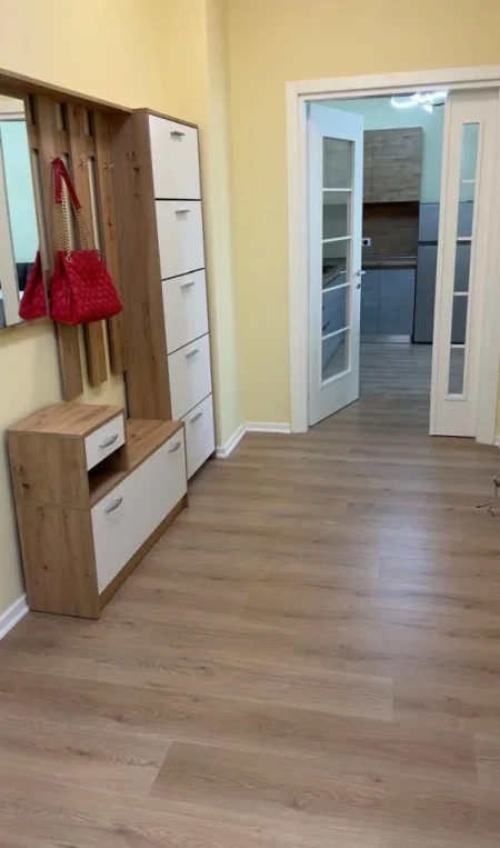 Tirane, jepet me qera apartament 2+1 Kati 4, 95 m² 550 € (Rruga 3 deshmoret)