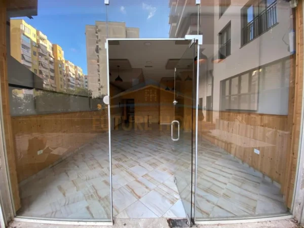 Tirane, jepet me qera ambjent biznesi Kati 0, 64 m² 600 € (Yzberisht, Tiranë.)