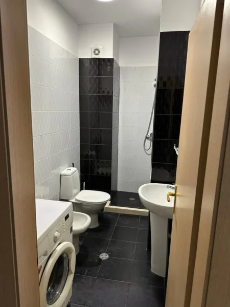 Tirane, jepet me qera apartament 1+1+Ballkon Kati 4, 74 m² 400 € (ASTIR)