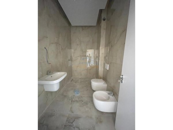 Tirane, jepet me qera apartament 2+1+Ballkon Kati 5, 98 m² 650 € (Urban Gate, Astir)