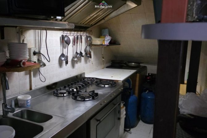 Tirane, jepet me qera lokal Kati 2, 110 m² 1.040 € (Laprake)