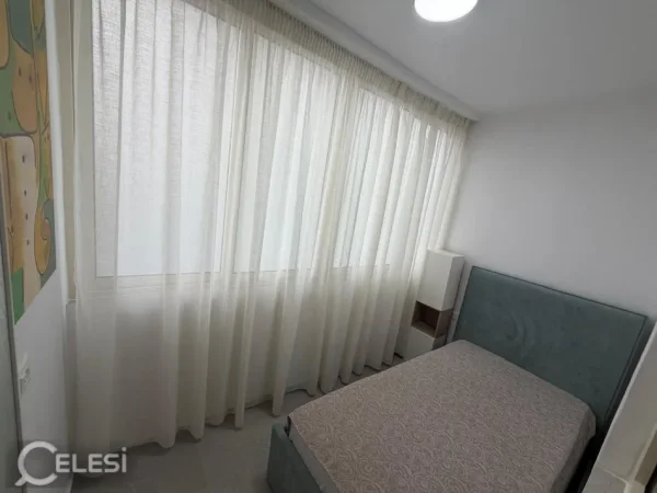 Tirane, jepet me qera apartament duplex 2+1+Aneks+Ballkon Kati 2, 95 m² 700 € (BULEVARDI ZOGU I PARE)