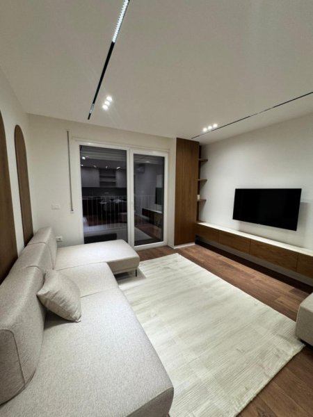 Tirane, jepet me qera apartament 1+1+Ballkon Kati 4, 50 m² 700 € (Prane Karburant Kastratit)