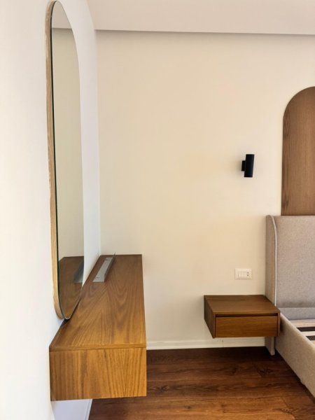 Tirane, jepet me qera apartament 1+1+Ballkon Kati 4, 50 m² 700 € (Prane Karburant Kastratit)