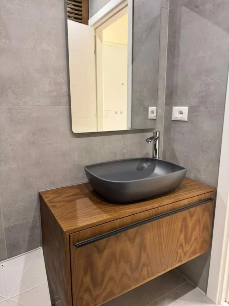 Tirane, jepet me qera apartament 1+1+Ballkon Kati 4, 50 m² 700 € (Prane Karburant Kastratit)