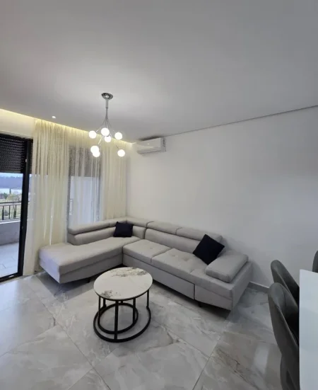 Tirane, jepet me qera apartament 1+1 Kati 3, 90 m² 1.000 € 