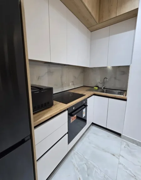 Tirane, jepet me qera apartament 1+1 Kati 3, 90 m² 1.000 € 