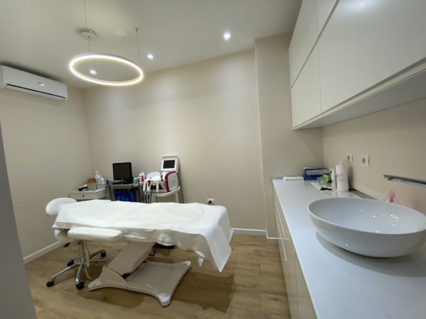 KOMUNA E PARISIT AMBIENT KLINIKE ME QIRA