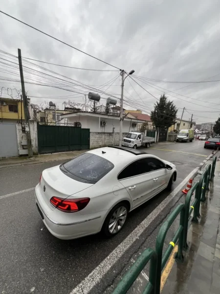 Tirane, shes makine Volkswagen CC Nafte, e bardhë automatik Klima 200.000 km 7.601 €